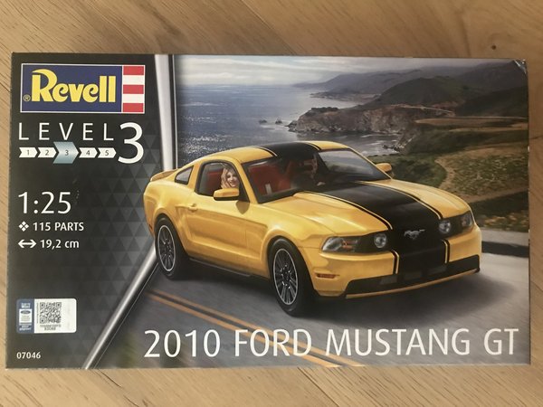 Revell 2010 Ford Mustang GT 1:25 07046