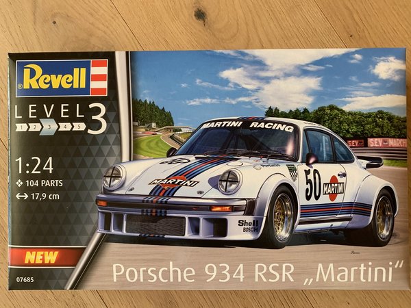 Revell Porsche 934 RSR "Martini" 1:24 07685