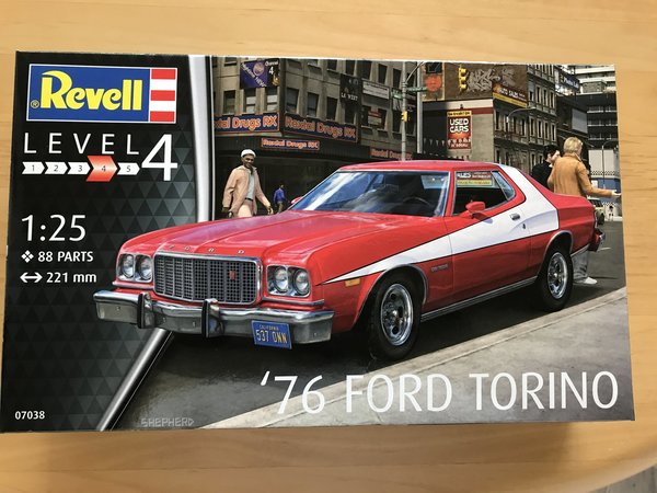 Revell '76 Ford Torino 1:25 07038