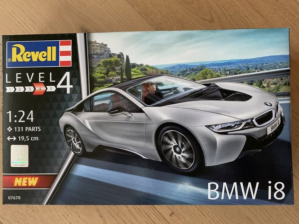 Revell BMW i8 1:24 07670