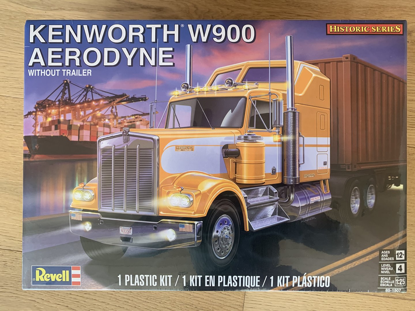 Revell Monogram 1507 Kenworth W900 Cab W/ Sleeper Tractor plastic model kit 1/25 