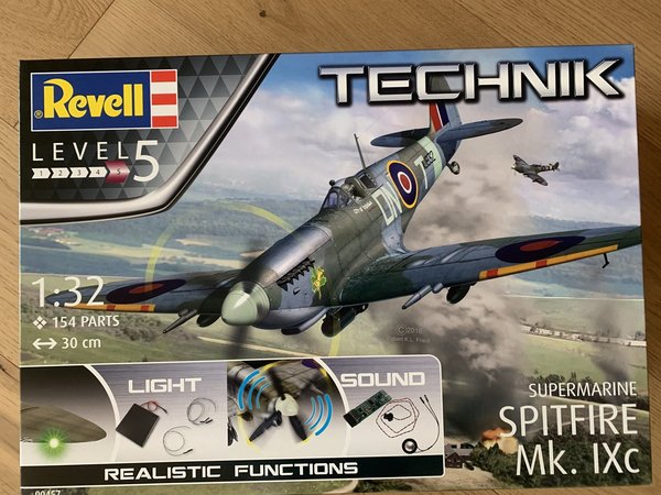 Revell Technik Supermarine Spitfire Mk.IXc  1:32 00457