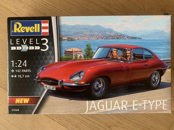 Revell Jaguar E-Type (Coupé) 1:24 07668