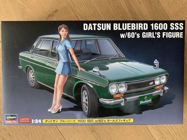 Hasegawa 1/24 Datsun Bluebird 1600 SSS mit 60er Jahre Frauenfigur SP477 52277