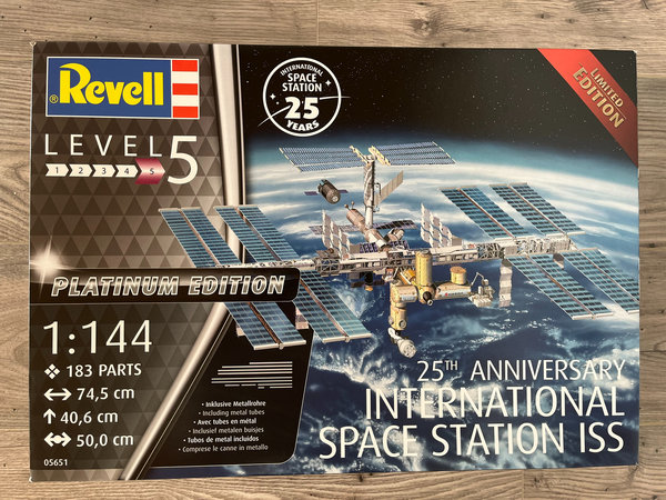 Revell 25th Anniversary "ISS" Platinum Edition 1:144 05651